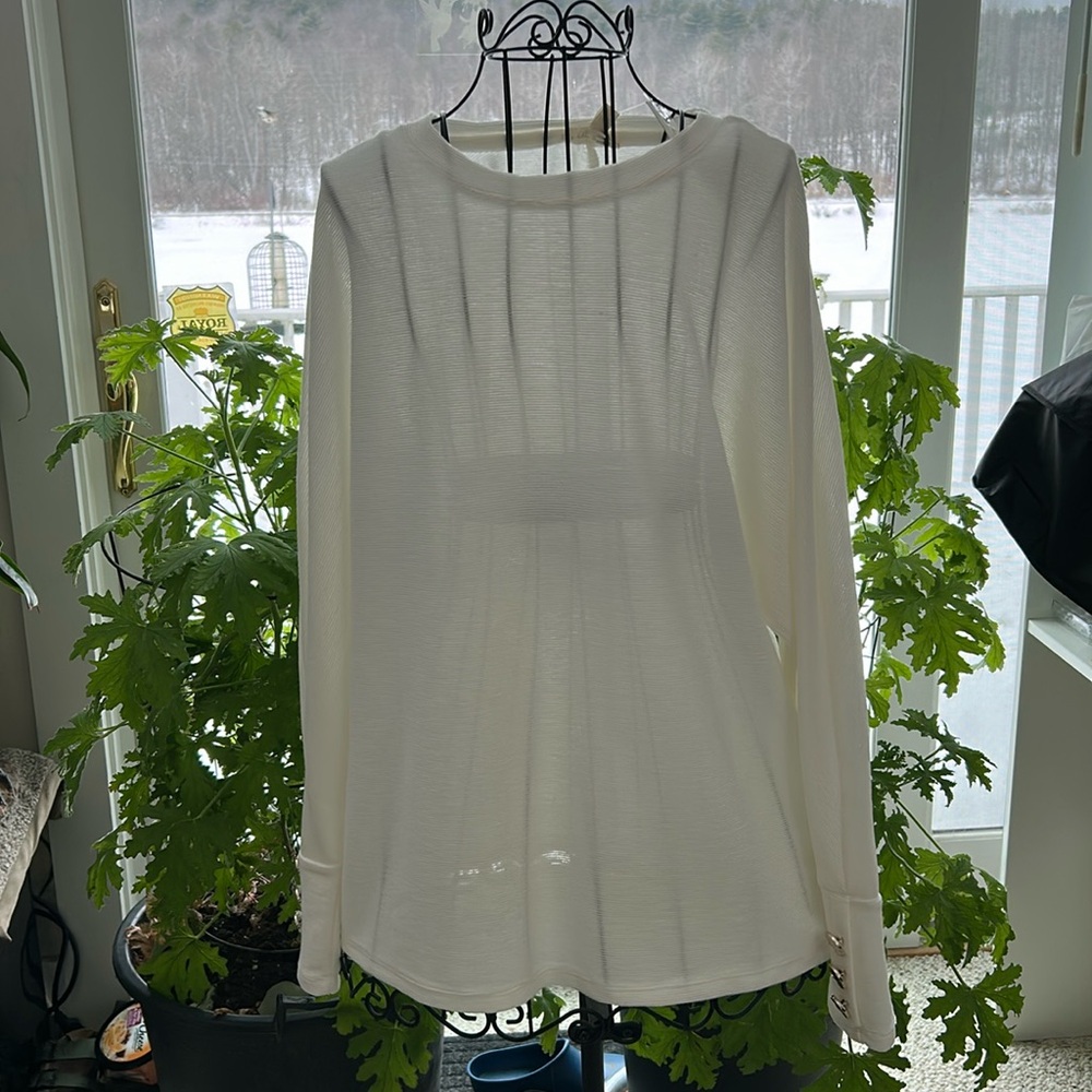 Ladies off white long sleeve top NWT
